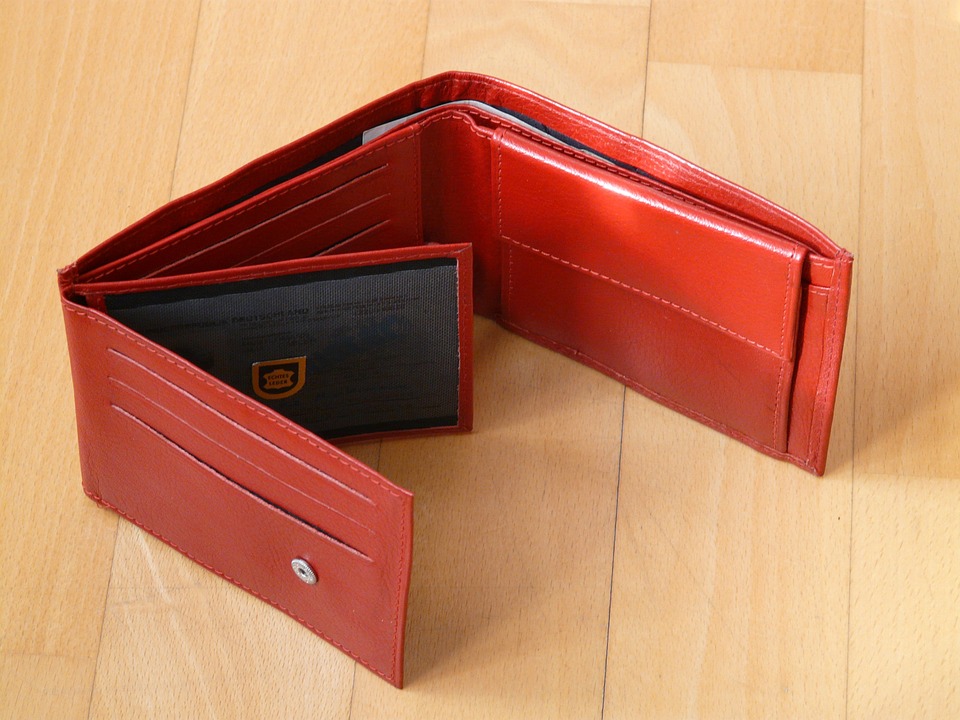červená peněženka